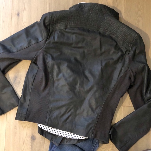 Leather Elie Tahari draped collar jacket - Picture 5 of 8